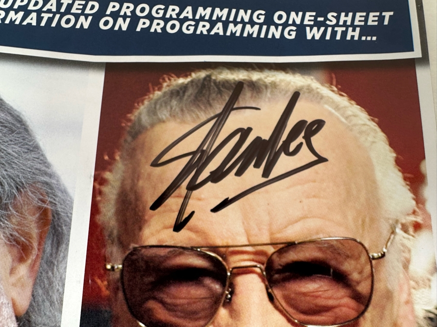 SIGNED Stan Lee Anaheim Comic Con Program [Photo 2]
