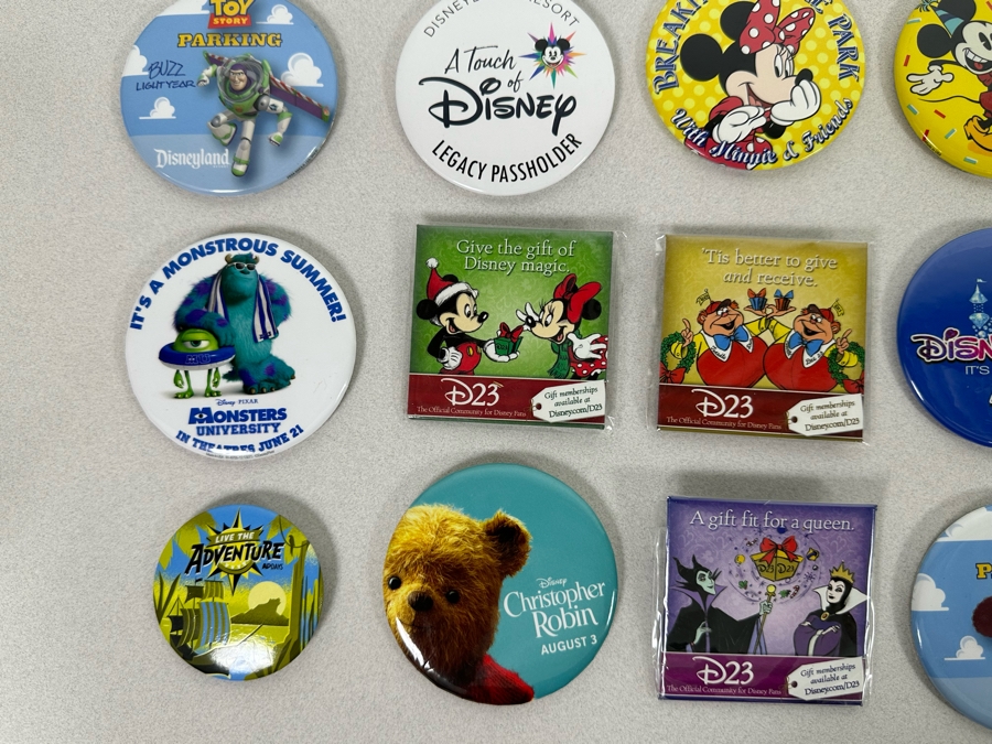 Collection Of Vintage Disneyland Buttons [Photo 12]