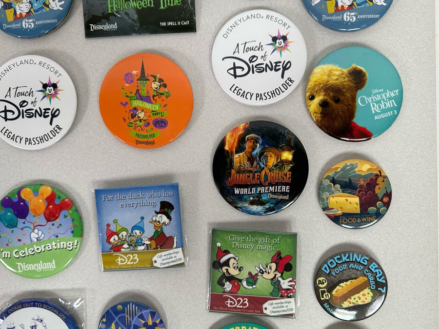 Collection Of Vintage Disneyland Buttons [Photo 8]