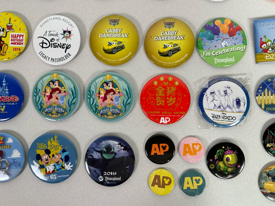 Collection Of Vintage Disneyland Buttons [Photo 14]