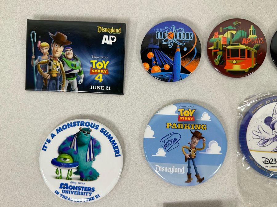 Collection Of Vintage Disneyland Buttons [Photo 4]