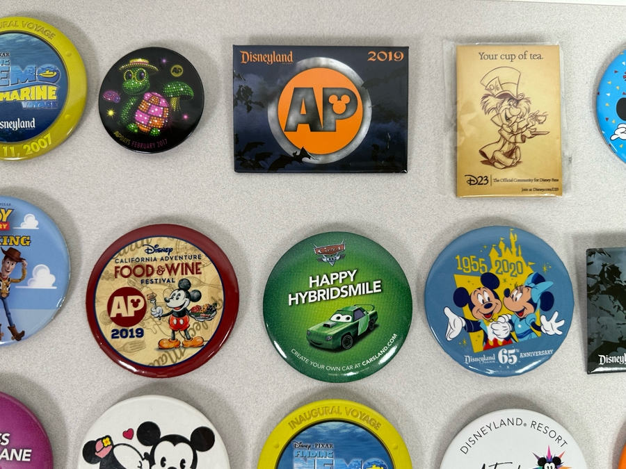 Collection Of Vintage Disneyland Buttons [Photo 6]