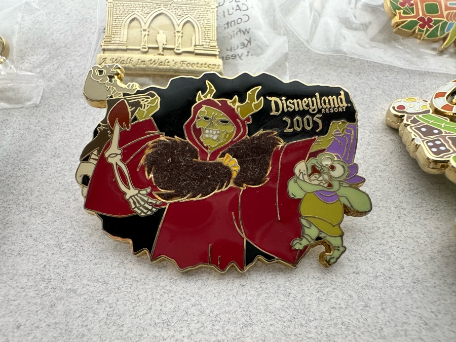 Collection Of Vintage Disneyland Trading Pins - See Photos [Photo 4]