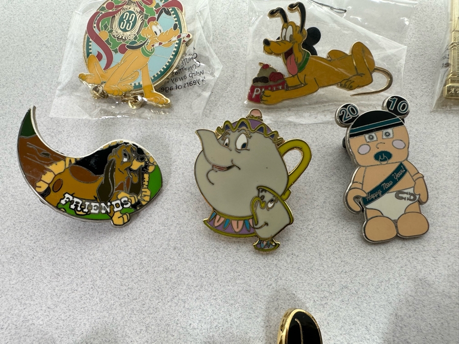 Collection Of Vintage Disneyland Trading Pins - See Photos [Photo 12]