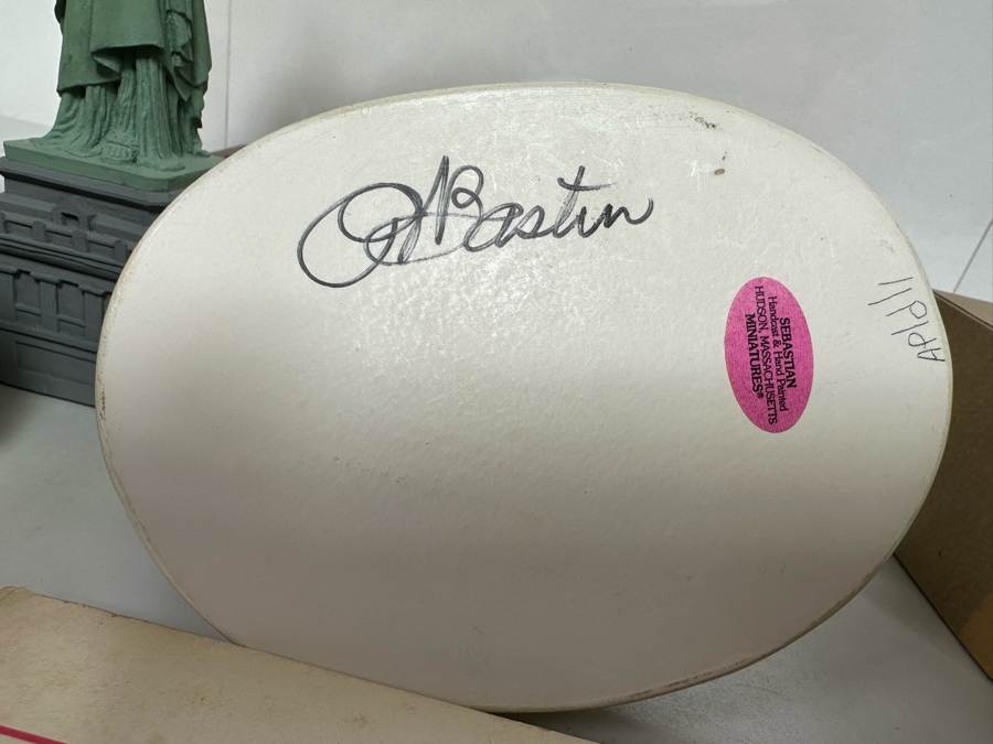 Collection Of Sebastian Miniatures Figurines And Hand Signed Book Most Figurines Are Hand Signed By Either Prescott Baston (Father) Or Woody Baston (Son) - See Photos [Photo 8]