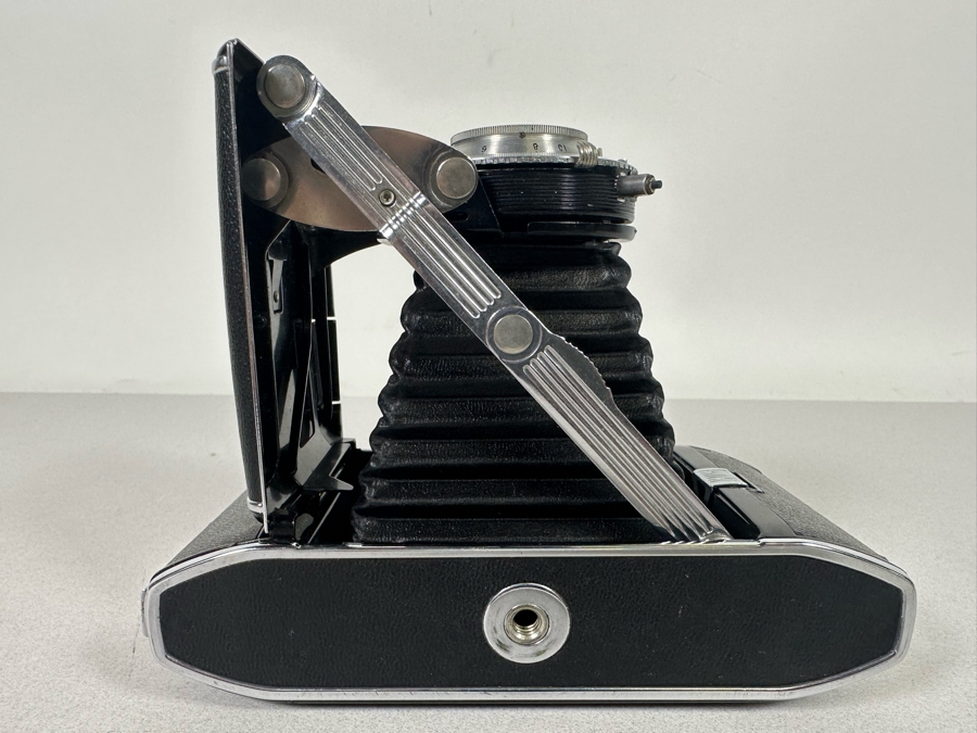 Vintage Kodak Tourist Bellows Camera [Photo 10]