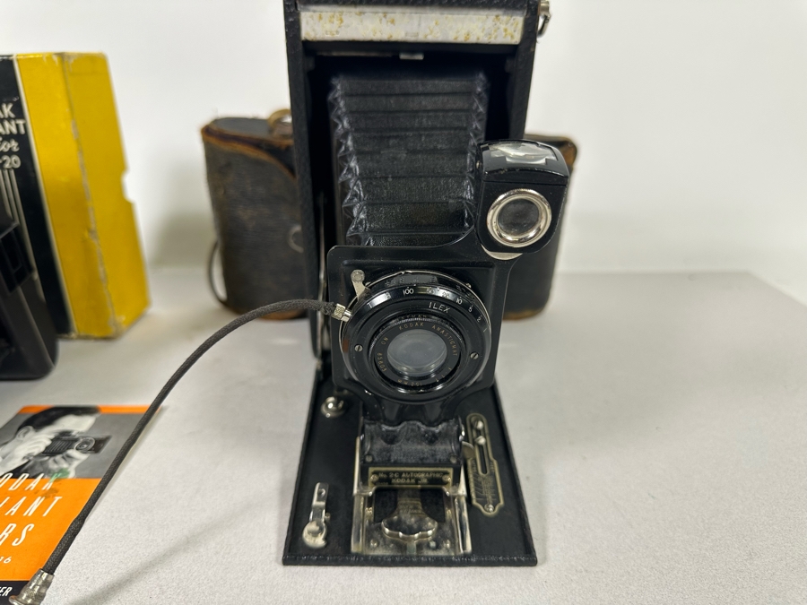 Vintage Kodak Vigilant Junior Six-20 And Antique Kodak Jr. No. 2-C Autographic Bellows Camera [Photo 4]