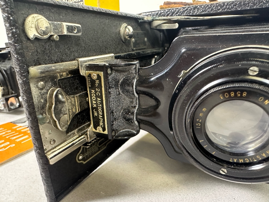 Vintage Kodak Vigilant Junior Six-20 And Antique Kodak Jr. No. 2-C Autographic Bellows Camera [Photo 15]