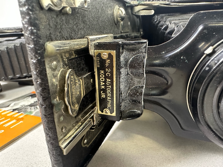 Vintage Kodak Vigilant Junior Six-20 And Antique Kodak Jr. No. 2-C Autographic Bellows Camera [Photo 14]