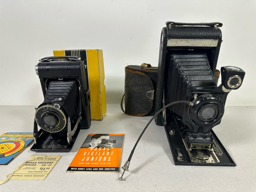 Vintage Kodak Vigilant Junior Six-20 And Antique Kodak Jr. No. 2-C Autographic Bellows Camera [Photo 3]