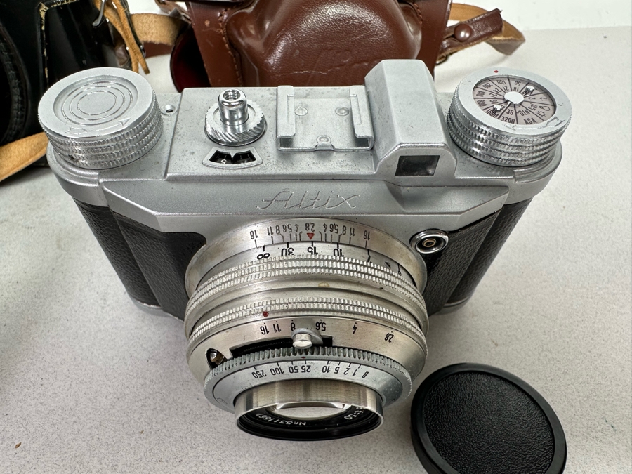 Vintage Canon Canonet Film Camera With EE Electric Eye Lens And Vintage German Altissa Altix Film Camera [Photo 15]