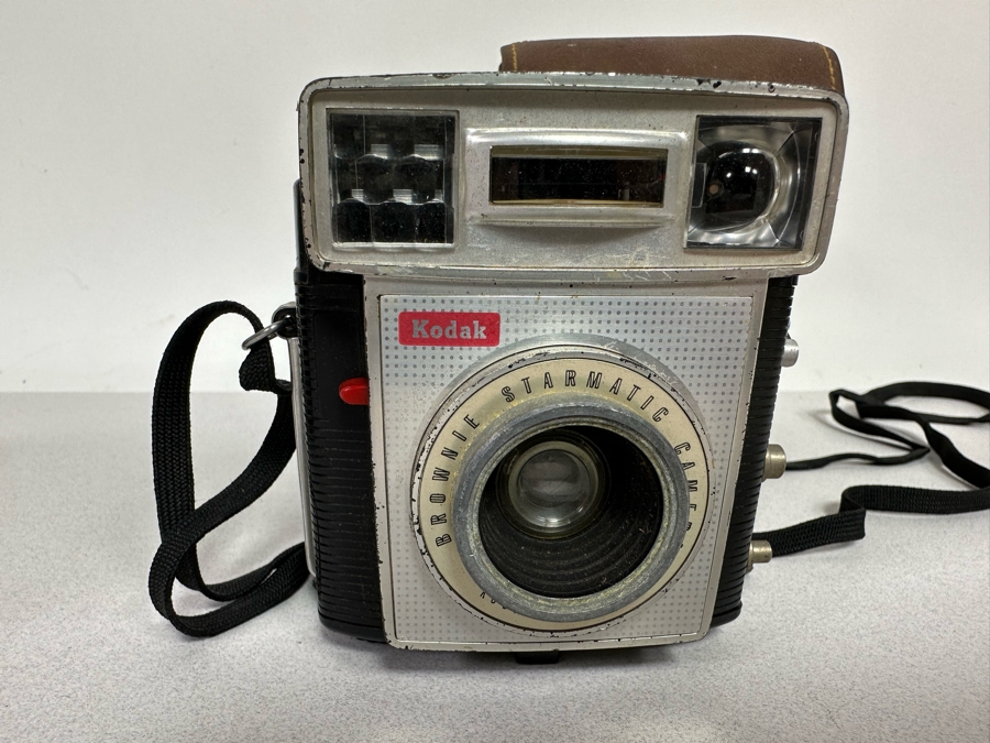 Vintage Kodak Brownie Hawkeye Camera, Vintage Argus Argoflex Seventy-Five And Vintage Kodak Brownie Starmatic Camera [Photo 14]