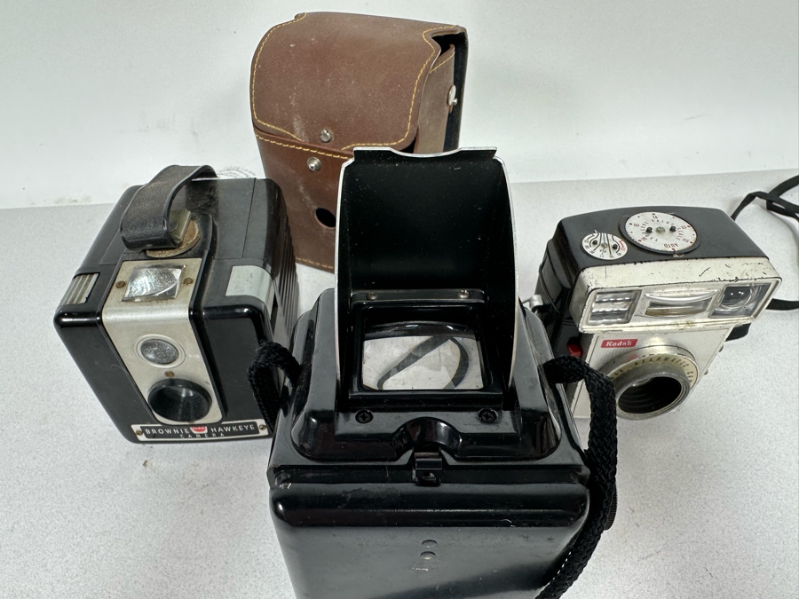 Vintage Kodak Brownie Hawkeye Camera, Vintage Argus Argoflex Seventy-Five And Vintage Kodak Brownie Starmatic Camera [Photo 8]