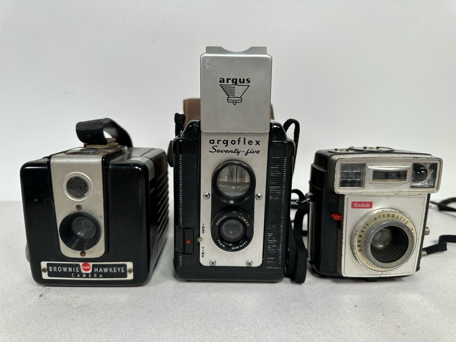 Vintage Kodak Brownie Hawkeye Camera, Vintage Argus Argoflex Seventy-Five And Vintage Kodak Brownie Starmatic Camera [Photo 2]