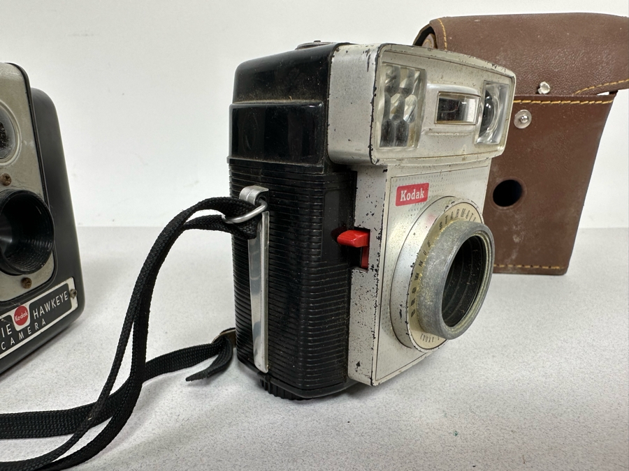 Vintage Kodak Brownie Hawkeye Camera, Vintage Argus Argoflex Seventy-Five And Vintage Kodak Brownie Starmatic Camera [Photo 19]