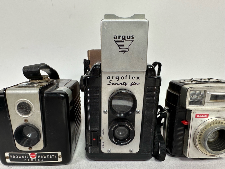 Vintage Kodak Brownie Hawkeye Camera, Vintage Argus Argoflex Seventy-Five And Vintage Kodak Brownie Starmatic Camera [Photo 5]