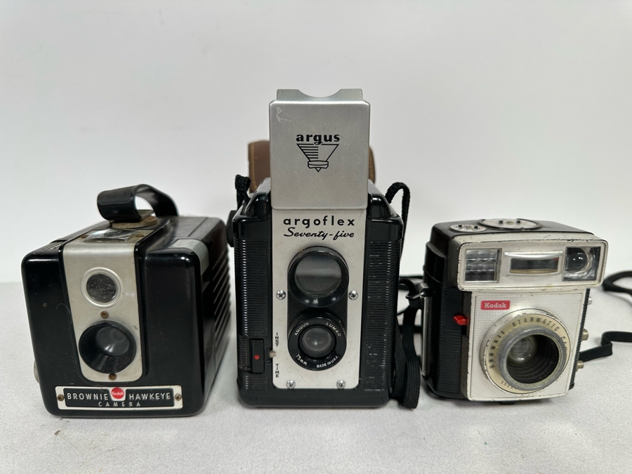 Vintage Kodak Brownie Hawkeye Camera, Vintage Argus Argoflex Seventy-Five And Vintage Kodak Brownie Starmatic Camera [Photo 3]
