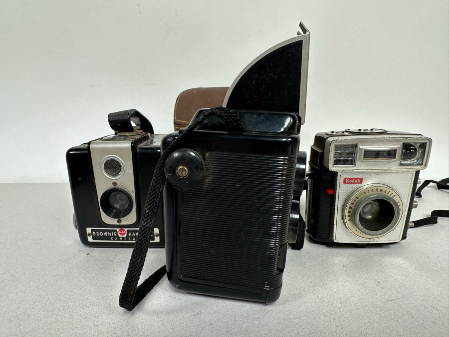Vintage Kodak Brownie Hawkeye Camera, Vintage Argus Argoflex Seventy-Five And Vintage Kodak Brownie Starmatic Camera [Photo 7]