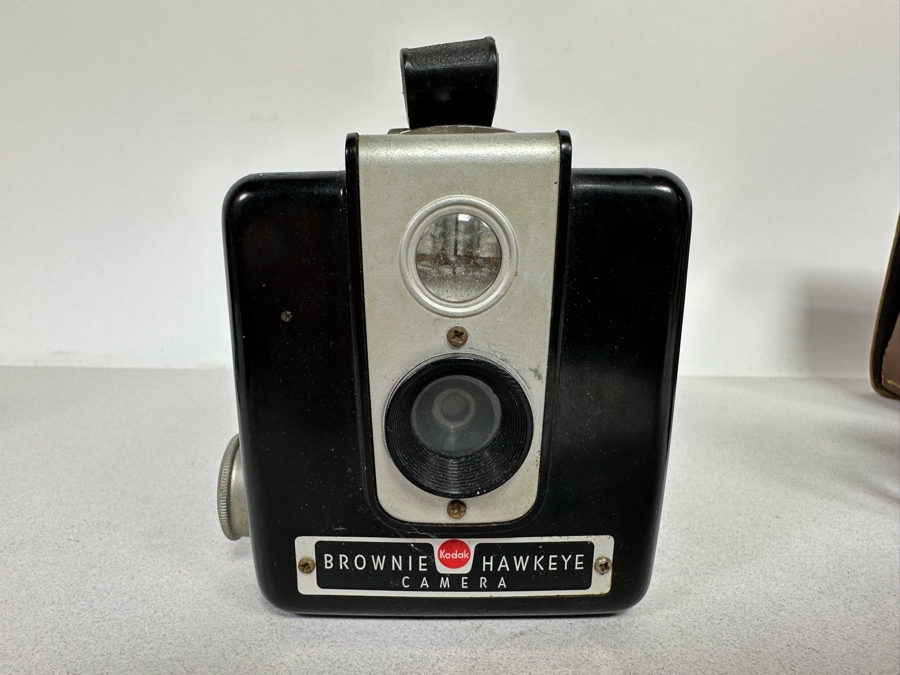 Vintage Kodak Brownie Hawkeye Camera, Vintage Argus Argoflex Seventy-Five And Vintage Kodak Brownie Starmatic Camera [Photo 11]