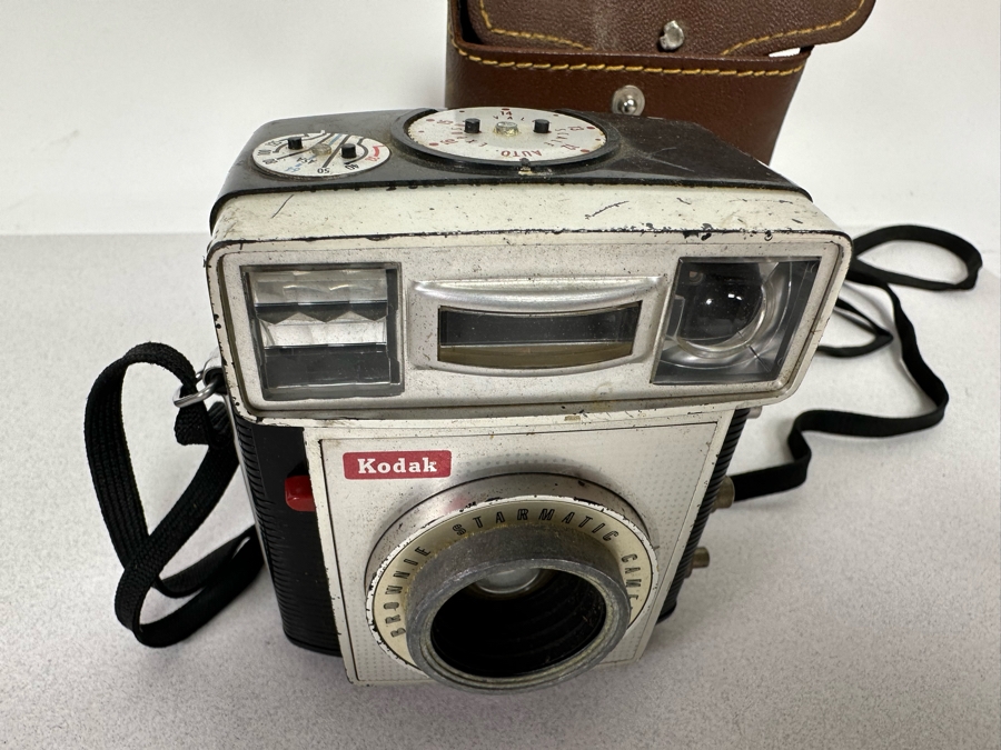Vintage Kodak Brownie Hawkeye Camera, Vintage Argus Argoflex Seventy-Five And Vintage Kodak Brownie Starmatic Camera [Photo 16]