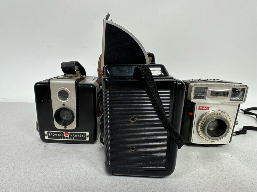 Vintage Kodak Brownie Hawkeye Camera, Vintage Argus Argoflex Seventy-Five And Vintage Kodak Brownie Starmatic Camera [Photo 10]