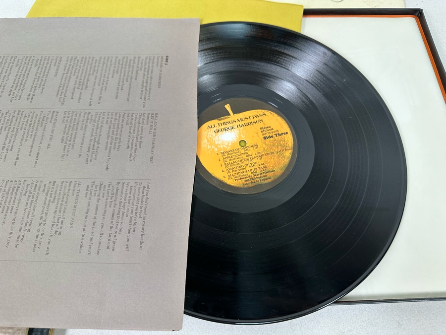 Vintage Vinyl Records: The Story Of Star Wars, Johnny Cash, George Harrison, Fleetwood Mac, Cat Stevens, Love [Photo 21]