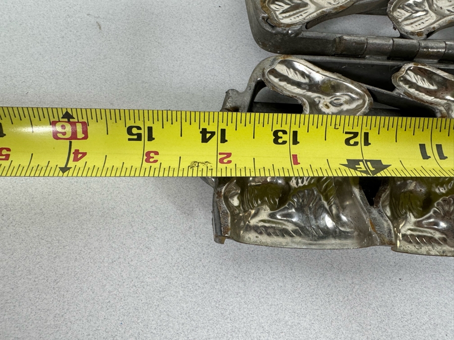 Vintage Easter Bunny Chocolate Mold Commercial Grade Makes Six Easter Bunnies 14W X 7H [Photo 8]