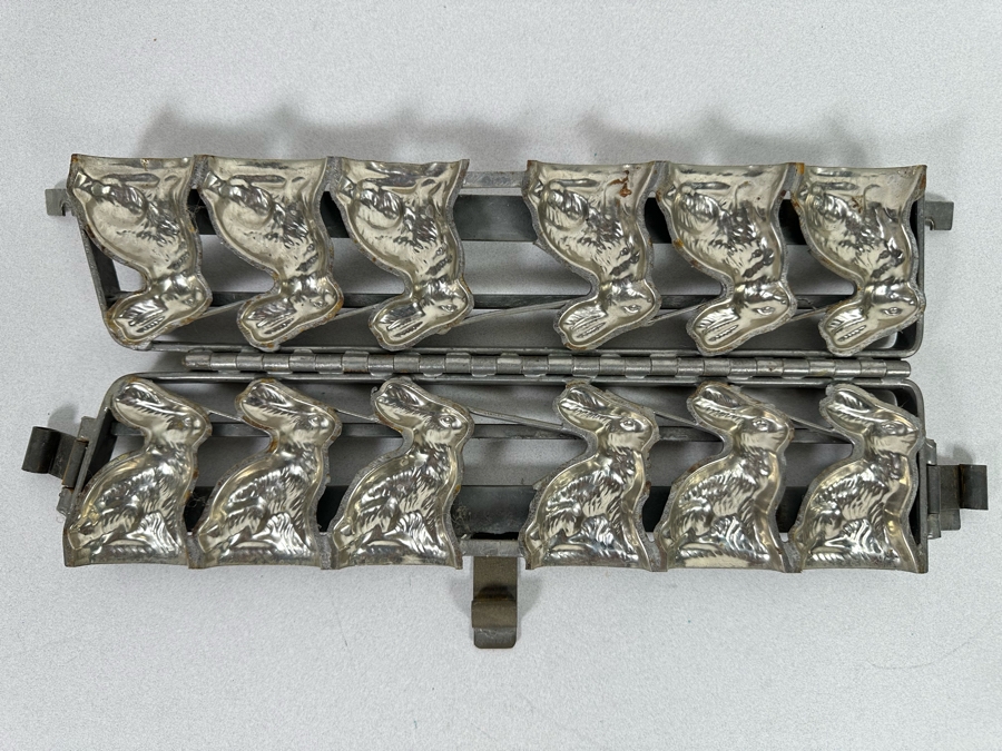 Vintage Easter Bunny Chocolate Mold Commercial Grade Makes Six Easter Bunnies 14W X 7H [Photo 7]
