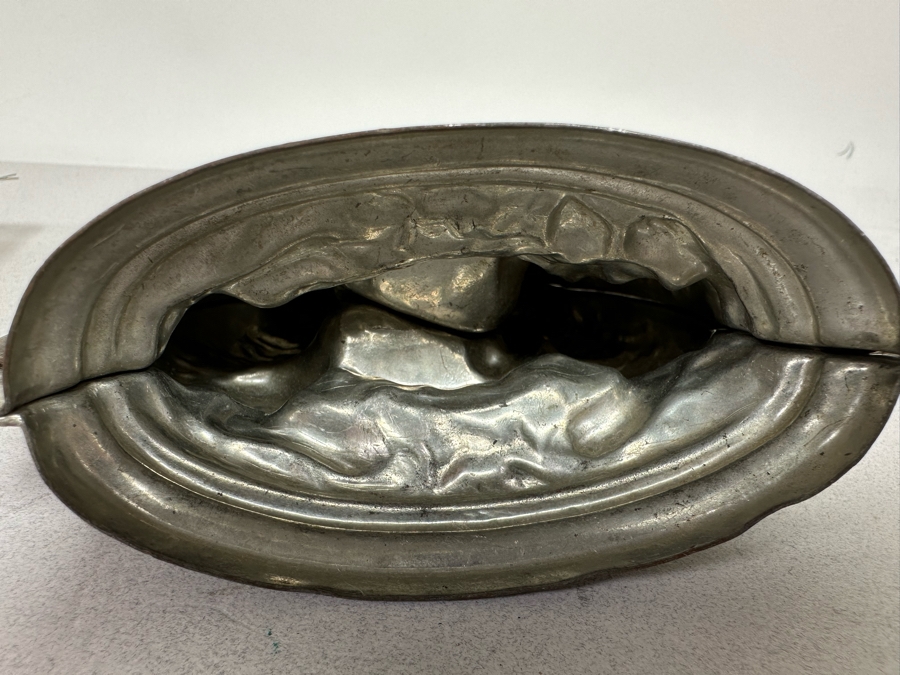 Collection Of Vintage Chocolate Molds [Photo 12]