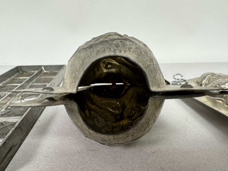 Collection Of Vintage Chocolate Molds [Photo 10]