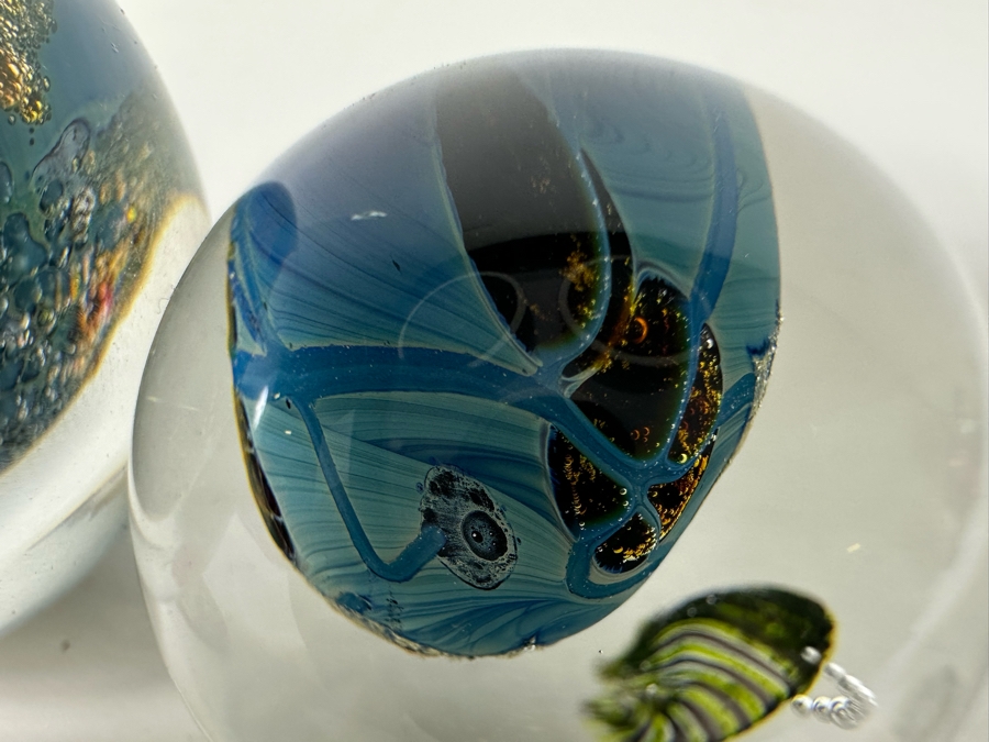 Set Of Three Art Glass Balls With Lucite Display Stand 10.25W X 5D X 7H [Photo 18]