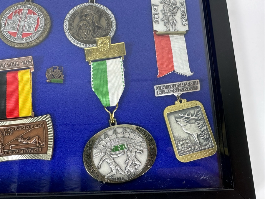 Vintage 1970s German Volksmarch Volkswanderung Medals Nicely Displayed In A Shadowbox Frame 21 X 17 [Photo 18]