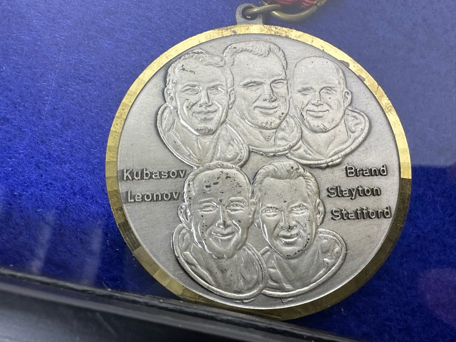 Vintage 1970s German Volksmarch Volkswanderung Medals Nicely Displayed In A Shadowbox Frame 21 X 17 [Photo 16]