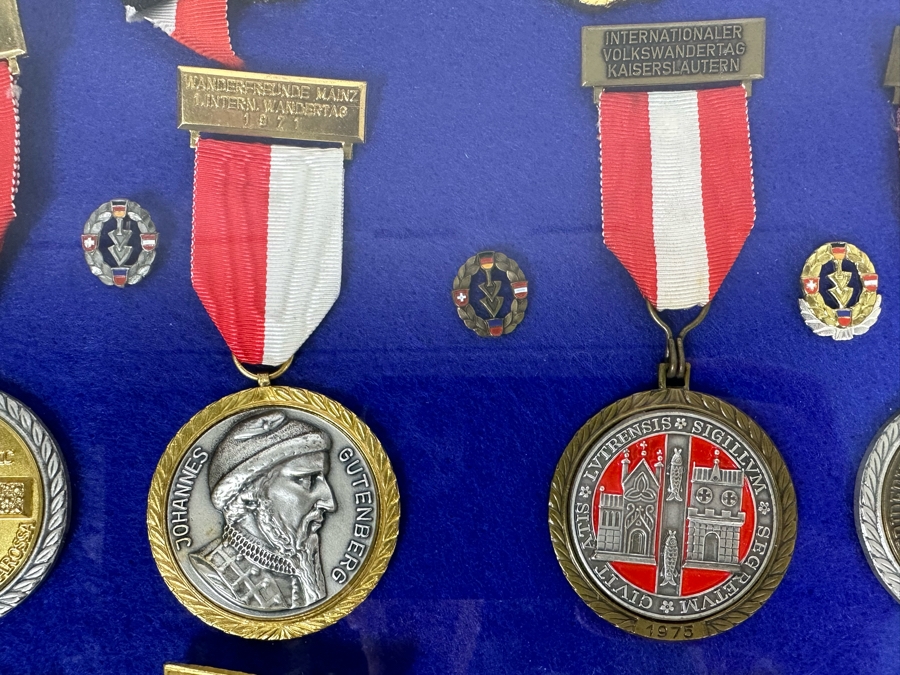 Vintage 1970s German Volksmarch Volkswanderung Medals Nicely Displayed In A Shadowbox Frame 21 X 17 [Photo 9]