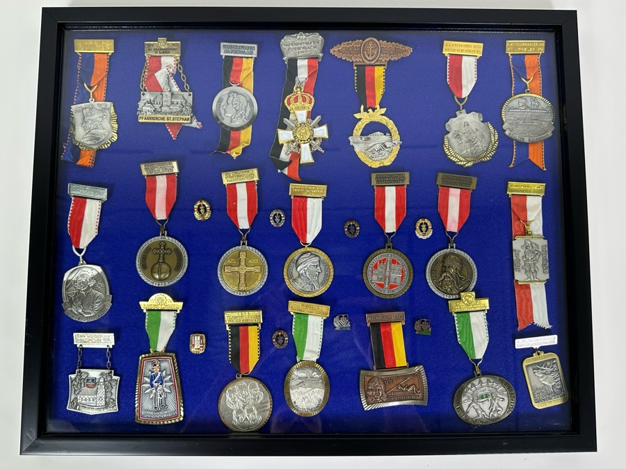 Vintage 1970s German Volksmarch Volkswanderung Medals Nicely Displayed In A Shadowbox Frame 21 X 17 [Photo 2]