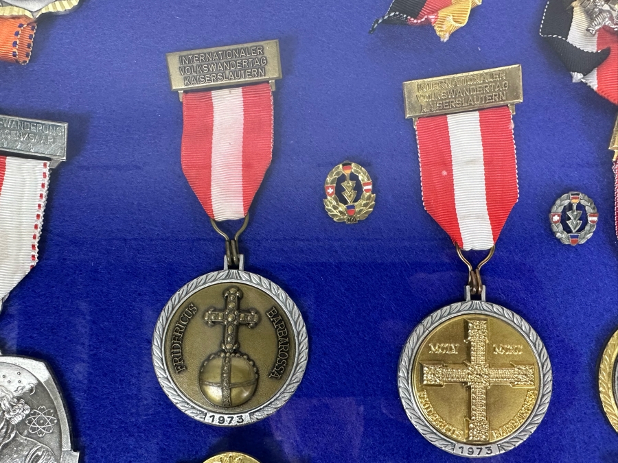 Vintage 1970s German Volksmarch Volkswanderung Medals Nicely Displayed In A Shadowbox Frame 21 X 17 [Photo 10]