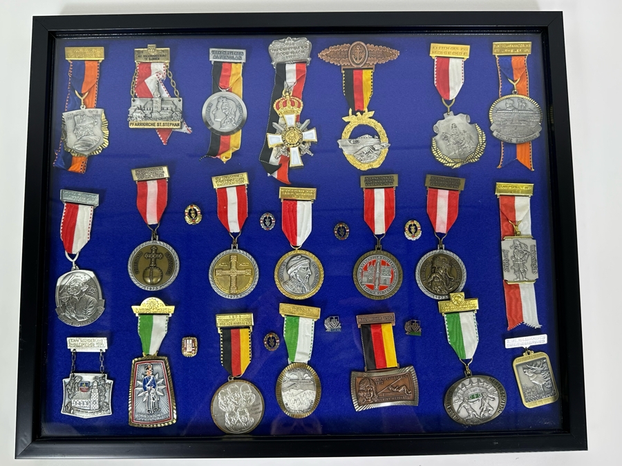 Vintage 1970s German Volksmarch Volkswanderung Medals Nicely Displayed In A Shadowbox Frame 21 X 17 [Photo 3]