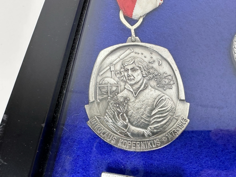 Vintage 1970s German Volksmarch Volkswanderung Medals Nicely Displayed In A Shadowbox Frame 21 X 17 [Photo 12]