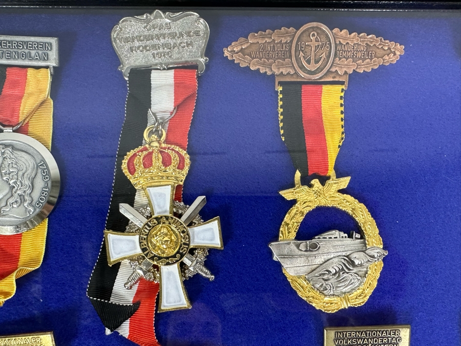 Vintage 1970s German Volksmarch Volkswanderung Medals Nicely Displayed In A Shadowbox Frame 21 X 17 [Photo 4]