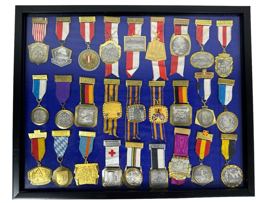 Vintage 1970s German Volksmarch Volkswanderung Medals Nicely Displayed In A Shadowbox Frame 21 X 17 [Photo 1]