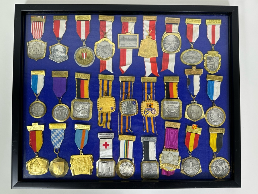 Vintage 1970s German Volksmarch Volkswanderung Medals Nicely Displayed In A Shadowbox Frame 21 X 17 [Photo 3]