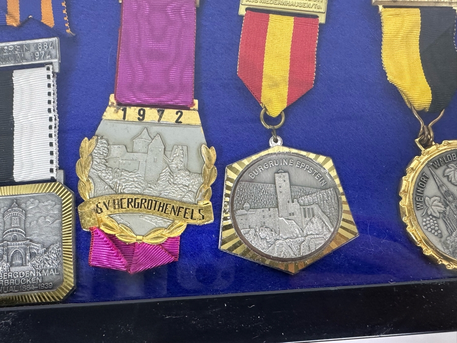 Vintage 1970s German Volksmarch Volkswanderung Medals Nicely Displayed In A Shadowbox Frame 21 X 17 [Photo 9]