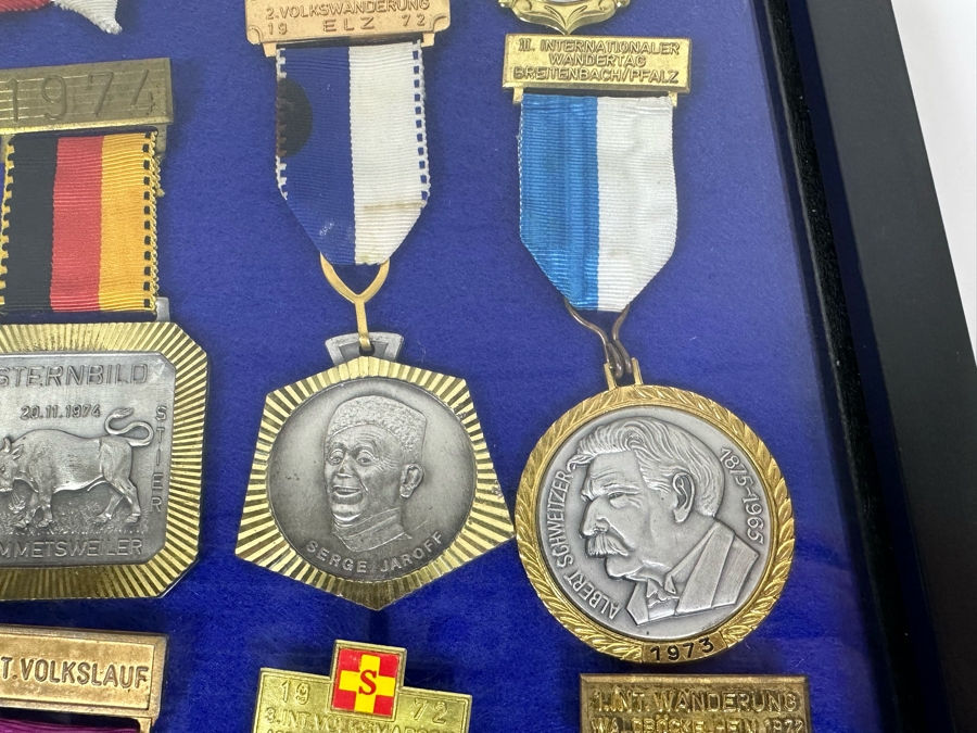 Vintage 1970s German Volksmarch Volkswanderung Medals Nicely Displayed In A Shadowbox Frame 21 X 17 [Photo 11]