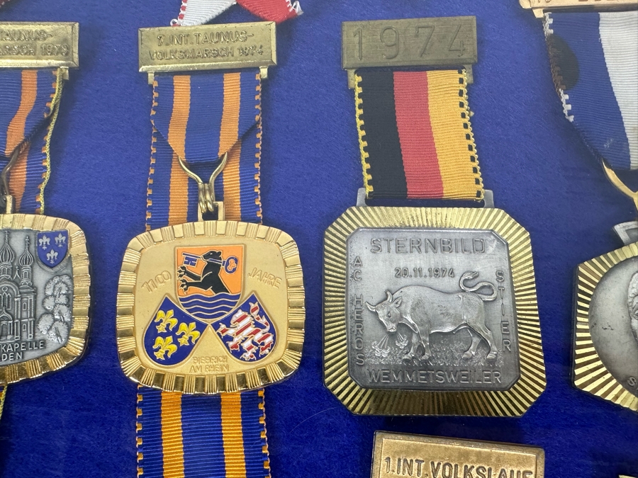 Vintage 1970s German Volksmarch Volkswanderung Medals Nicely Displayed In A Shadowbox Frame 21 X 17 [Photo 12]