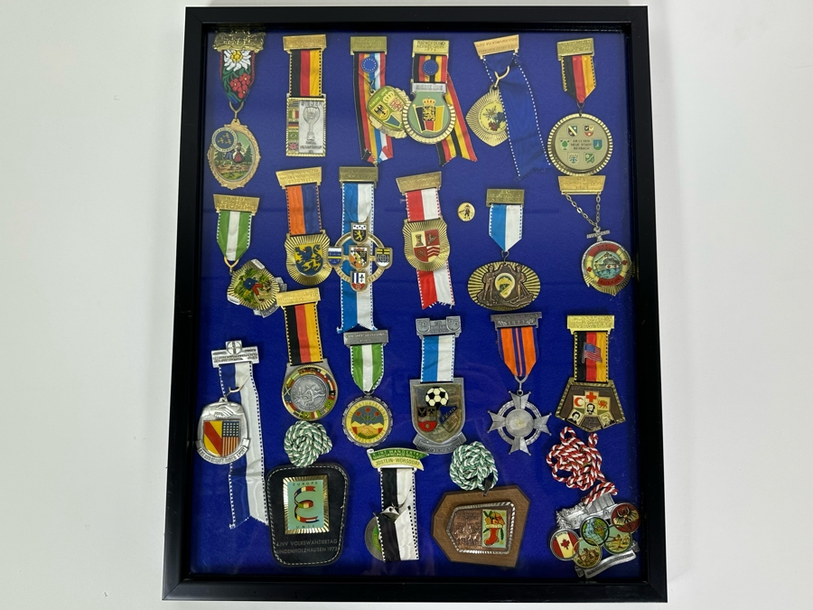 Vintage 1970s German Volksmarch Volkswanderung Medals Nicely Displayed In A Shadowbox Frame 21 X 17 [Photo 2]