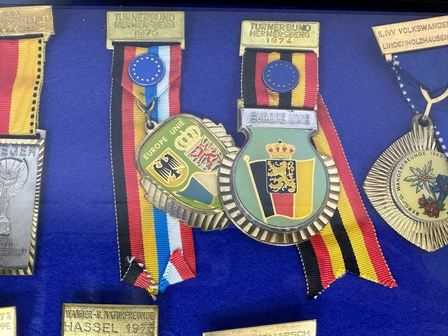 Vintage 1970s German Volksmarch Volkswanderung Medals Nicely Displayed In A Shadowbox Frame 21 X 17 [Photo 5]