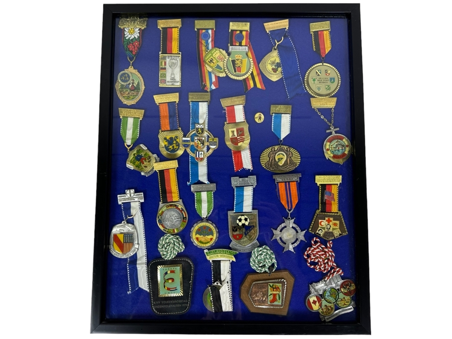Vintage 1970s German Volksmarch Volkswanderung Medals Nicely Displayed In A Shadowbox Frame 21 X 17 [Photo 1]