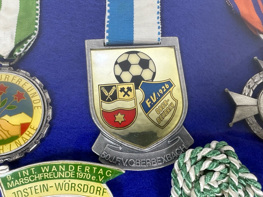 Vintage 1970s German Volksmarch Volkswanderung Medals Nicely Displayed In A Shadowbox Frame 21 X 17 [Photo 16]