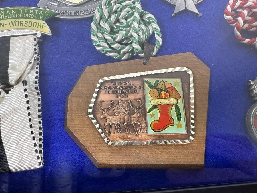 Vintage 1970s German Volksmarch Volkswanderung Medals Nicely Displayed In A Shadowbox Frame 21 X 17 [Photo 15]