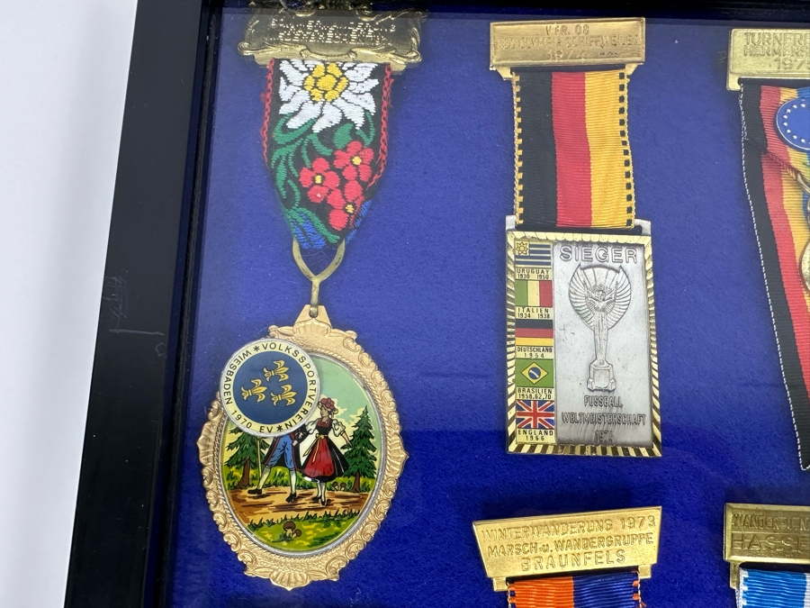 Vintage 1970s German Volksmarch Volkswanderung Medals Nicely Displayed In A Shadowbox Frame 21 X 17 [Photo 4]